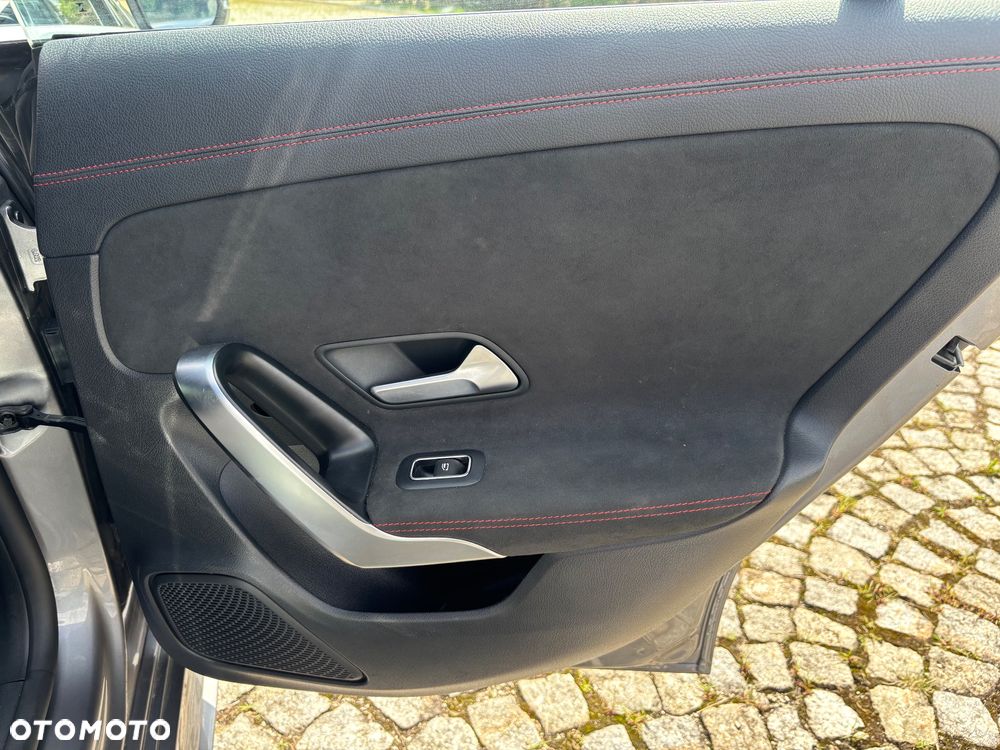 Mercedes-Benz CLA 200 AMG Line 7G-DCT - 23