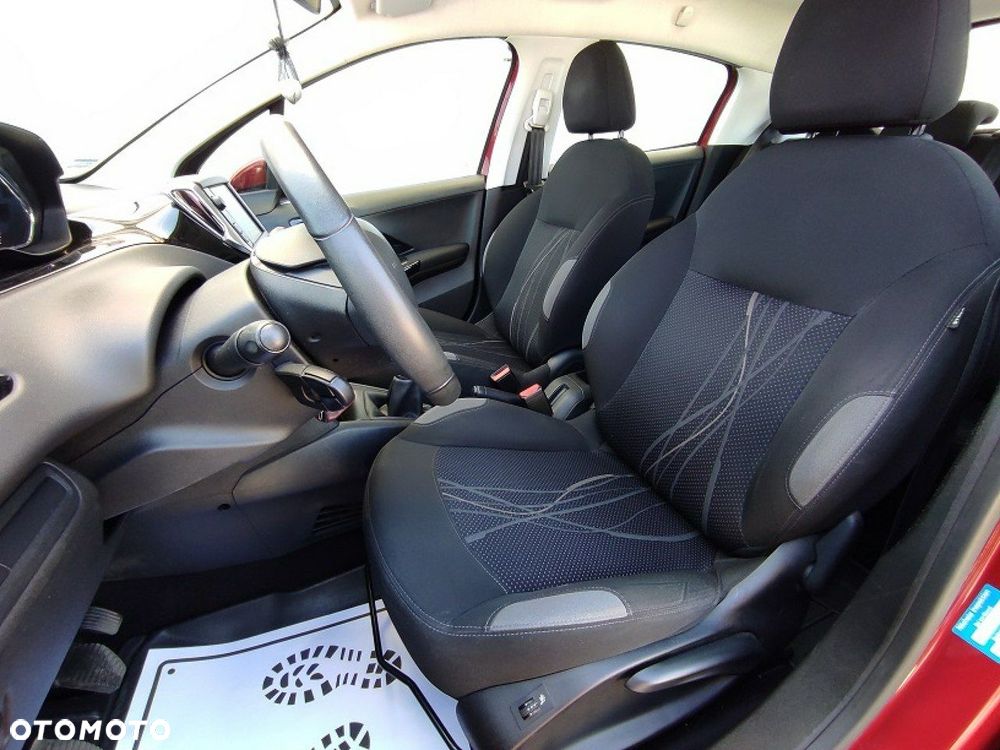 Peugeot 208 - 9