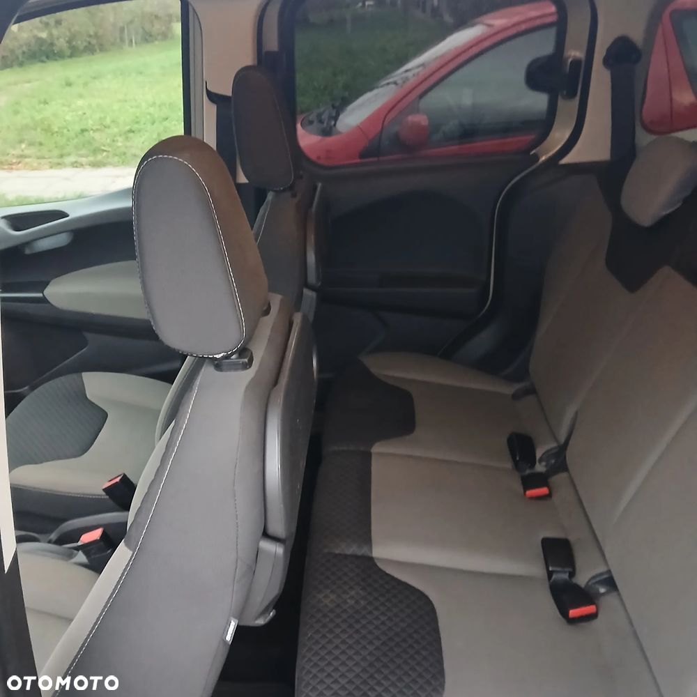 Ford Tourneo Courier 1.6 TDCi Titanium - 17