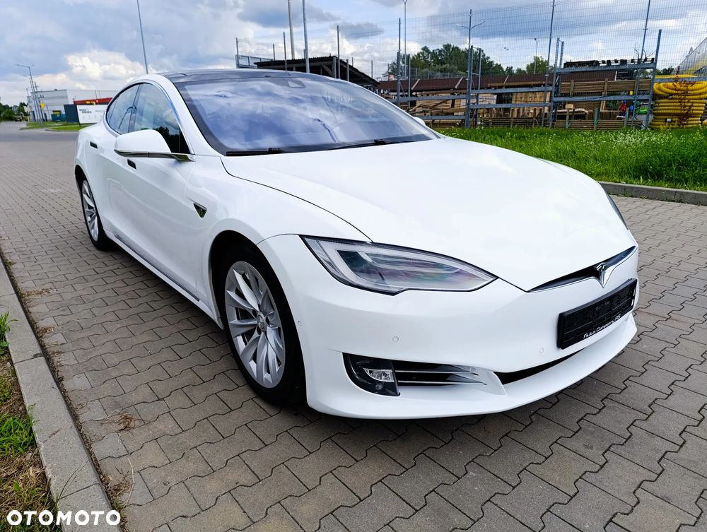 Tesla Model S - 11