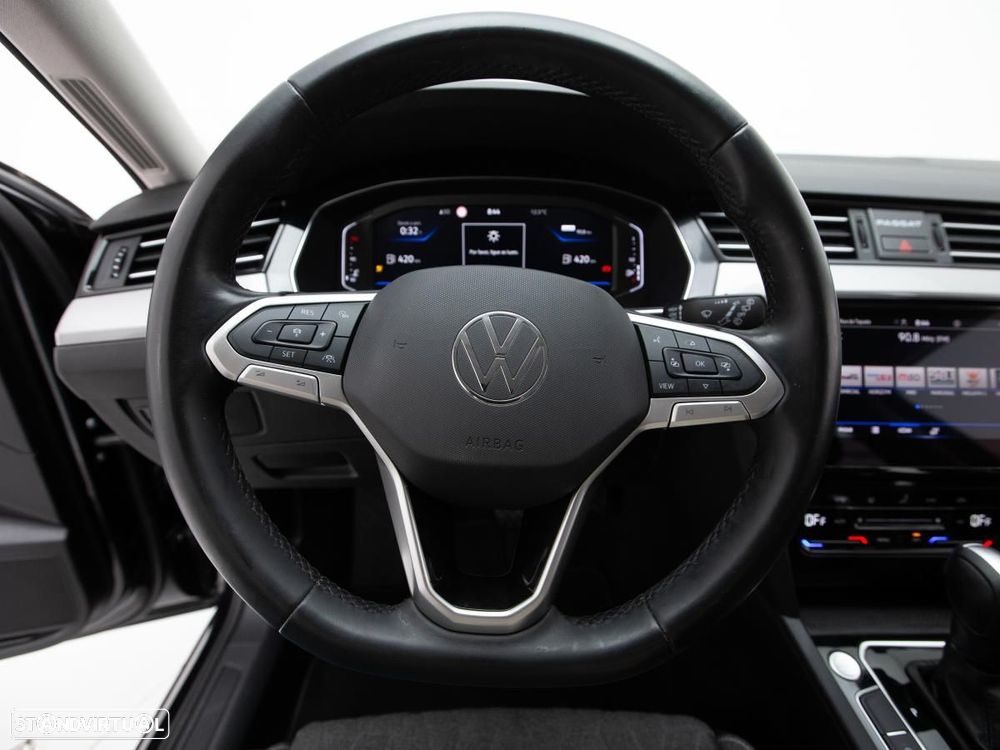 VW Passat Variant 2.0 TDI Business DSG - 16