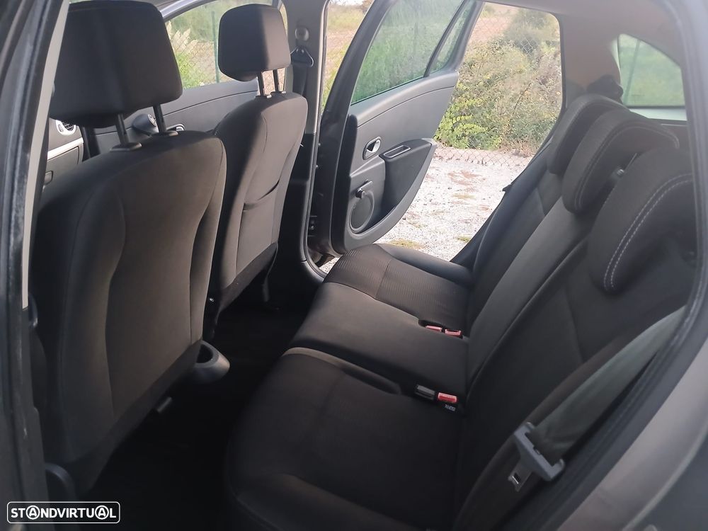 Renault Clio Break 1.2 16V Dynamique S - 7