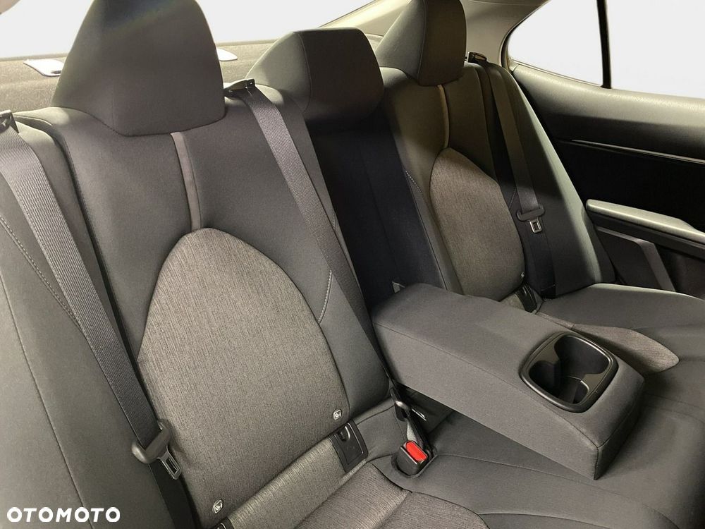 Toyota Camry - 17