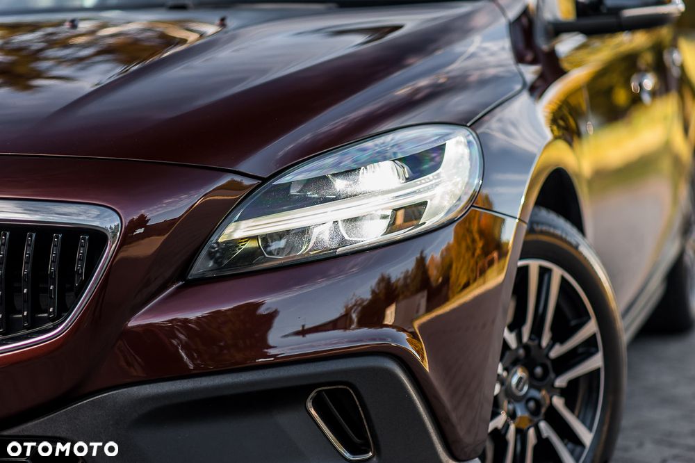 Volvo V40 Cross Country - 40