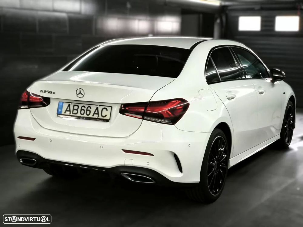 Mercedes-Benz A 250 Limousine e AMG Line - 3
