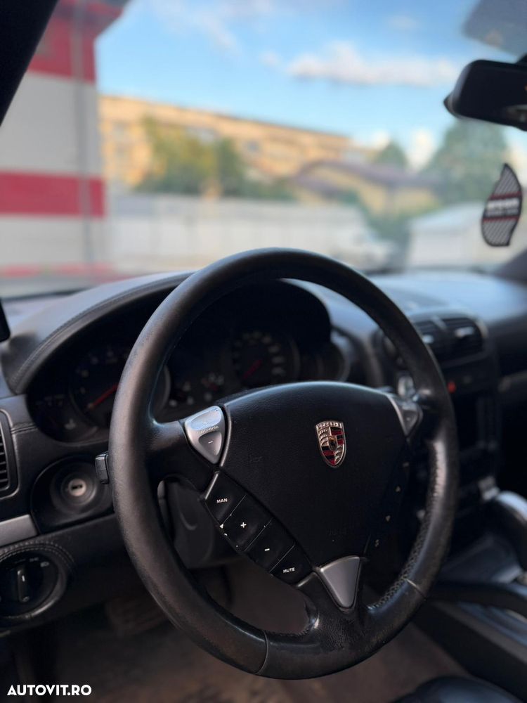 Porsche Cayenne - 2