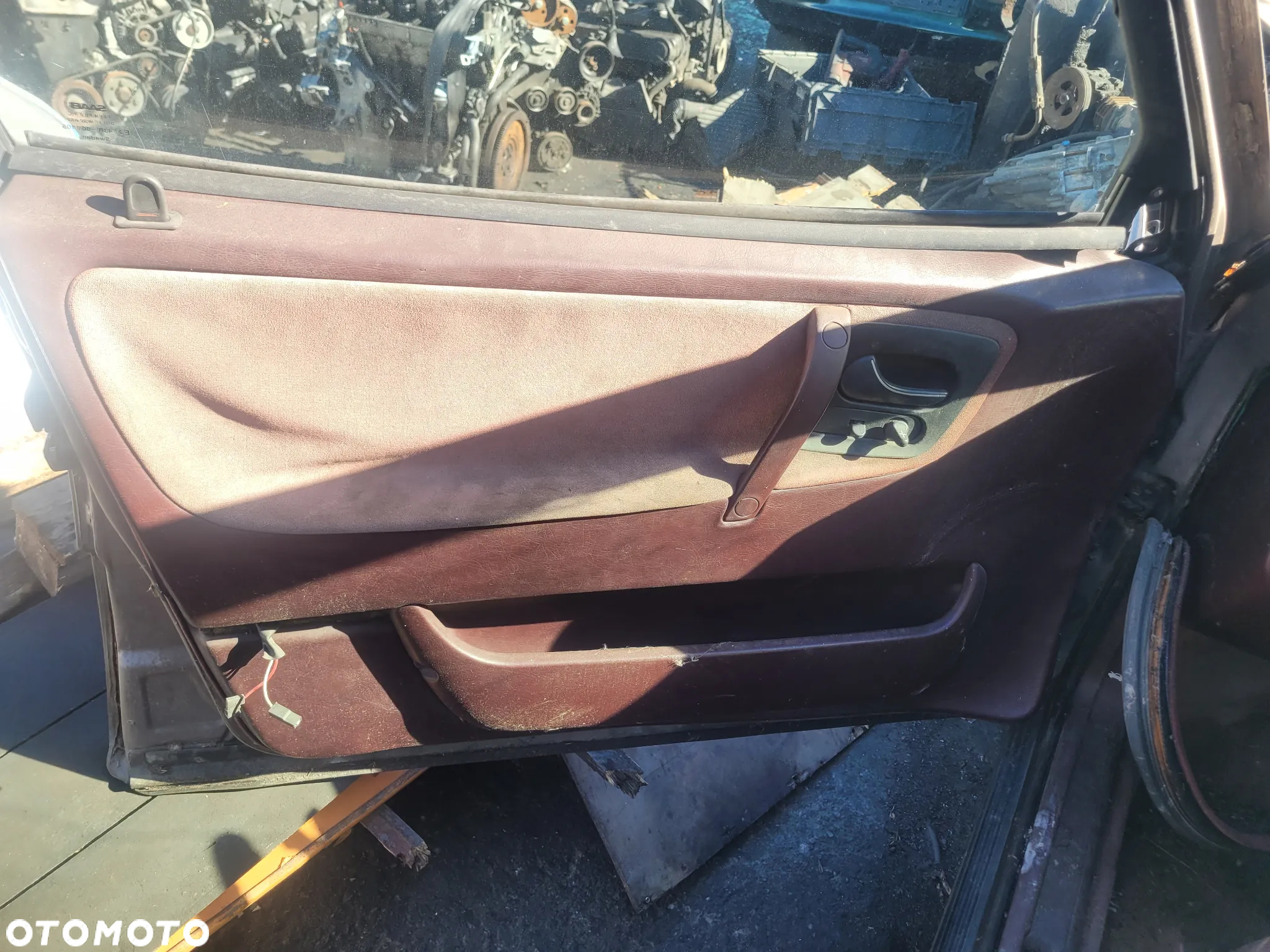 SAAB 9000 fotel fotele kanapa deska kokpit podsufitka boczek boczki klamka podłokietnik licznik prędkościomierz panel szyb - 4