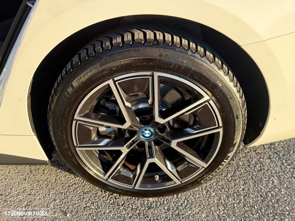 BMW i4 eDrive40 Desportiva M - 24