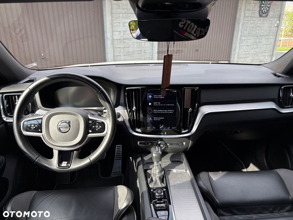 Volvo S60 T4 R-Design - 6