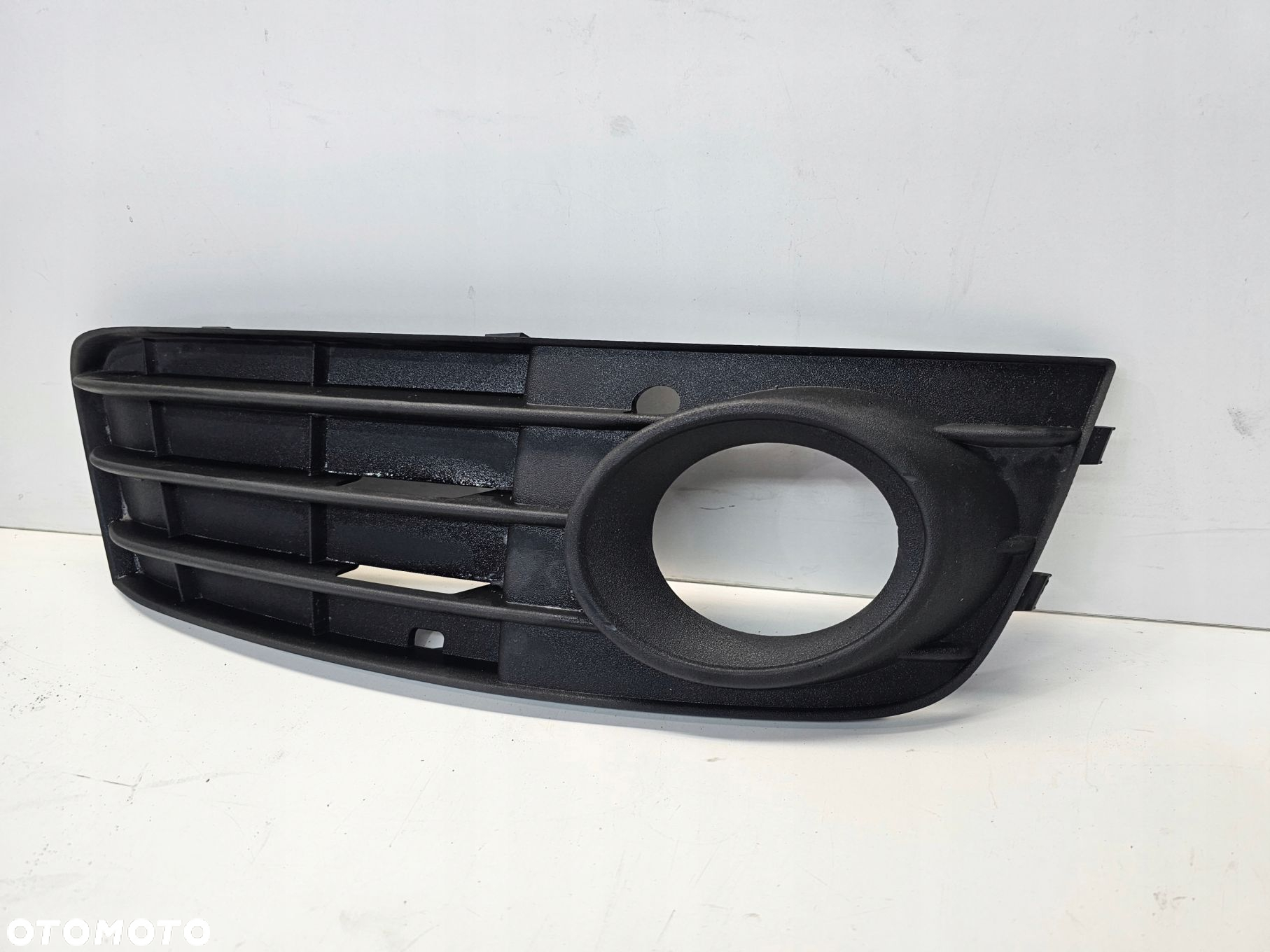 KRATKA ATRAPA ZDERZAKA PRAWA AUDI A4 B8 8K0807682A - 2