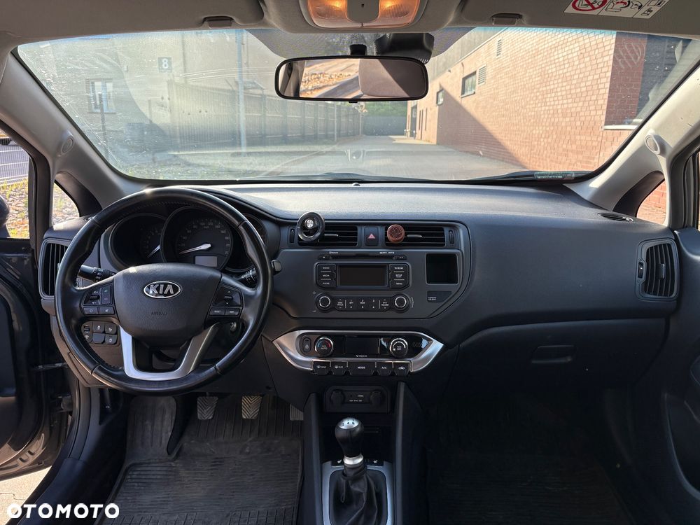 Kia Rio 1.2 L - 6