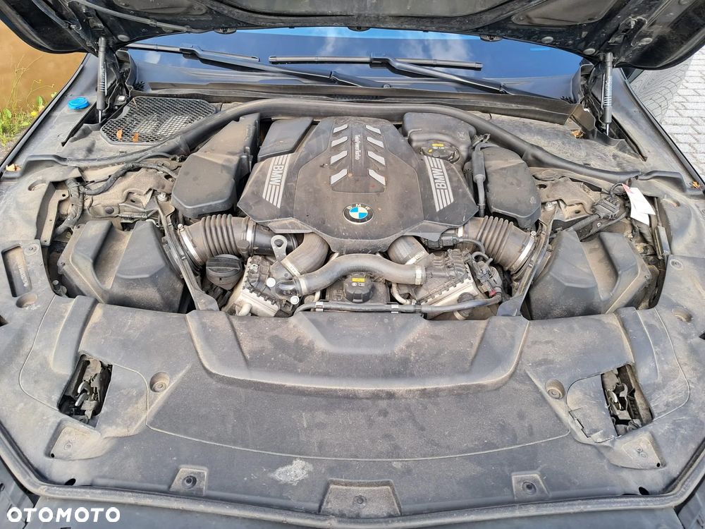 BMW Seria 7 750i xDrive - 16