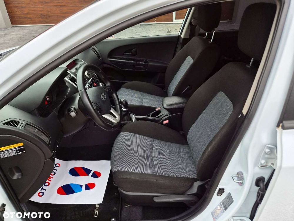 Kia Ceed - 13