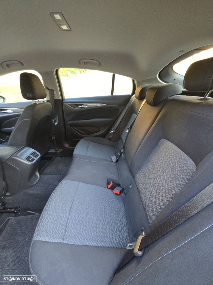 Opel Insignia 1.6 CDTI executive S/S - 29