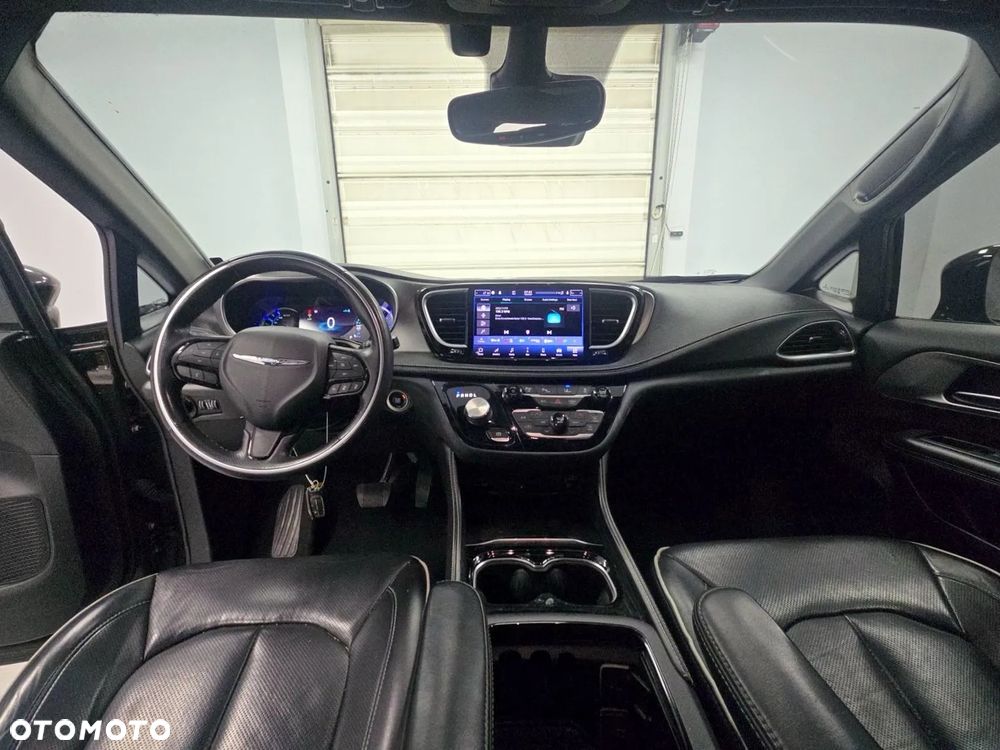 Chrysler Pacifica - 11