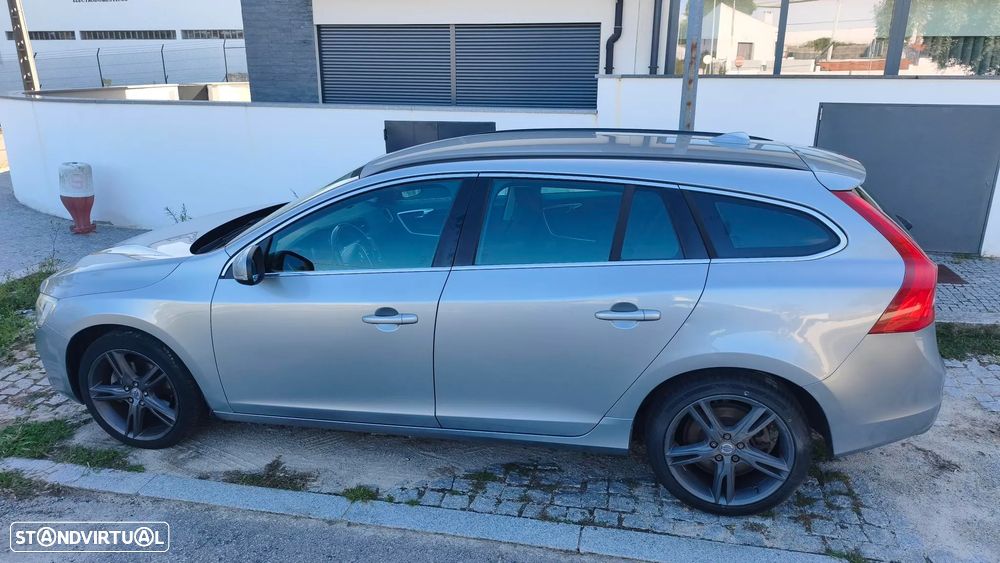 Volvo V60 2.0 D2 Momentum Drive - 13