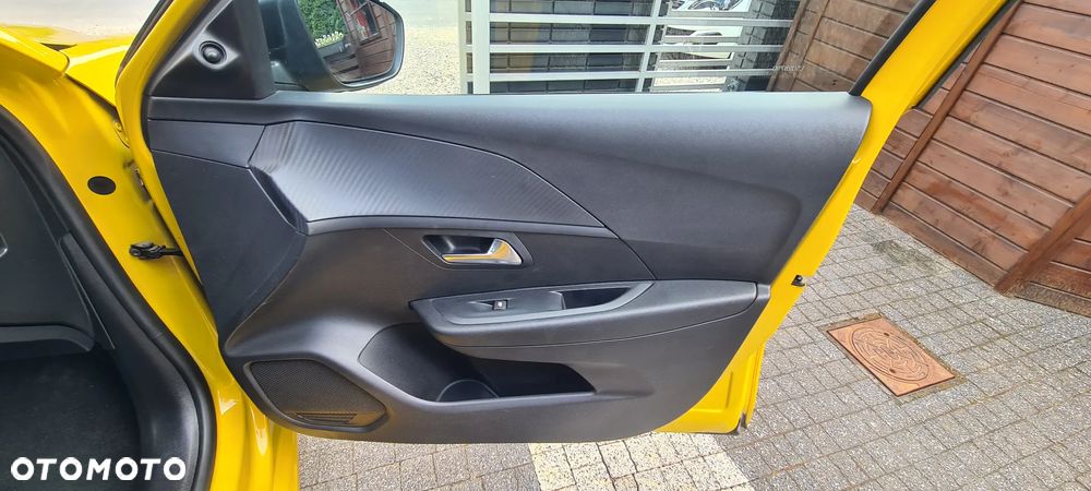 Peugeot 208 - 22