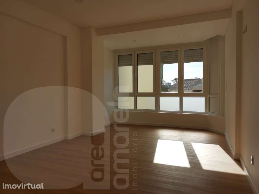 Apartamento T3 totalmente remodelado no centro Laranjeiro - Grande imagem: 4/9