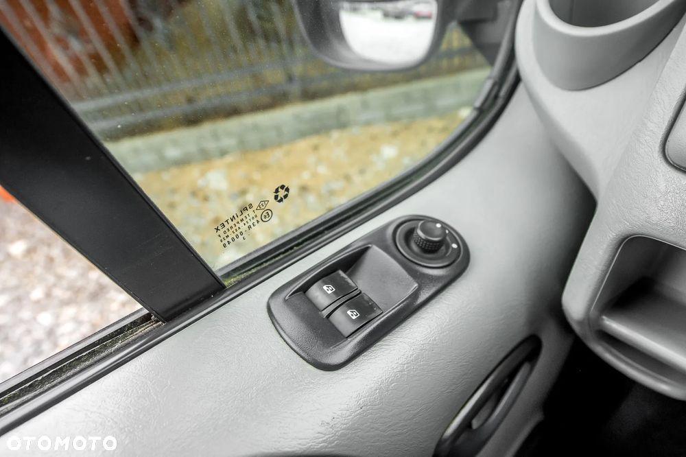 Renault Trafic - 16