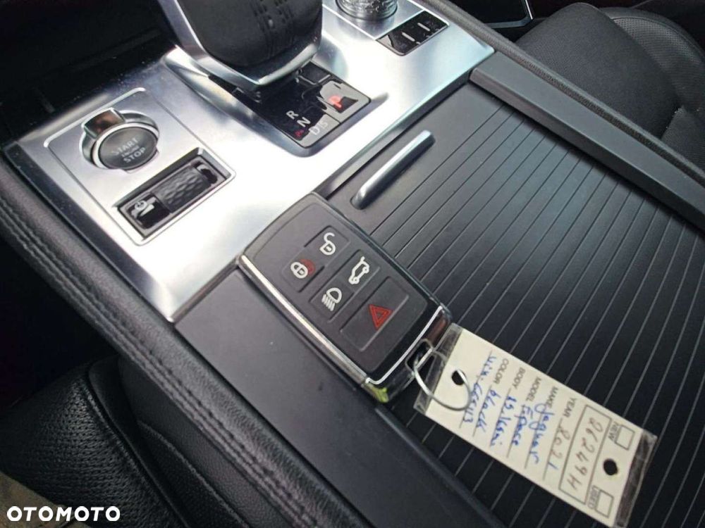 Jaguar F-Pace - 11