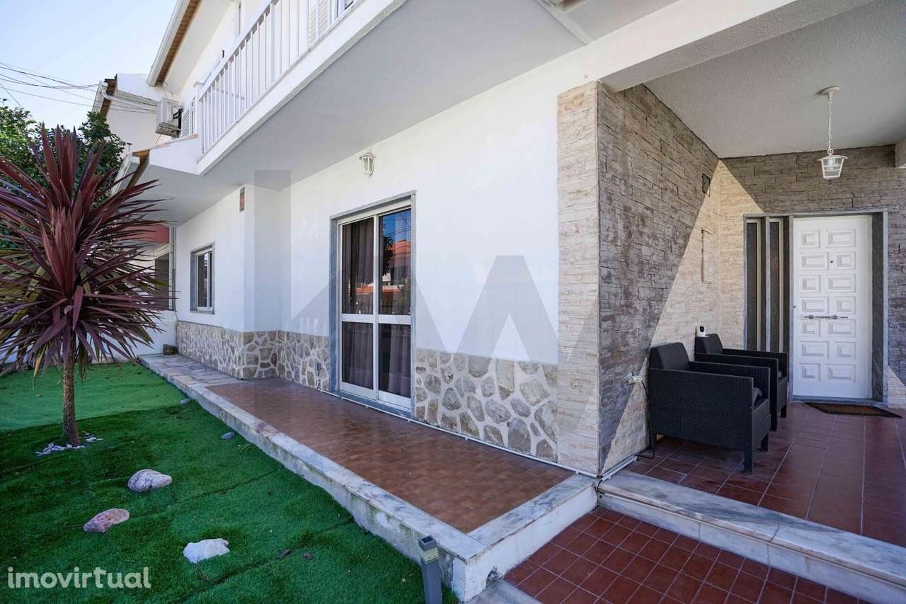 Moradia T5 Completa e Distinta | Piscina, Jacuzzi, Terraço e 3 Frentes - Grande imagem: 3/50