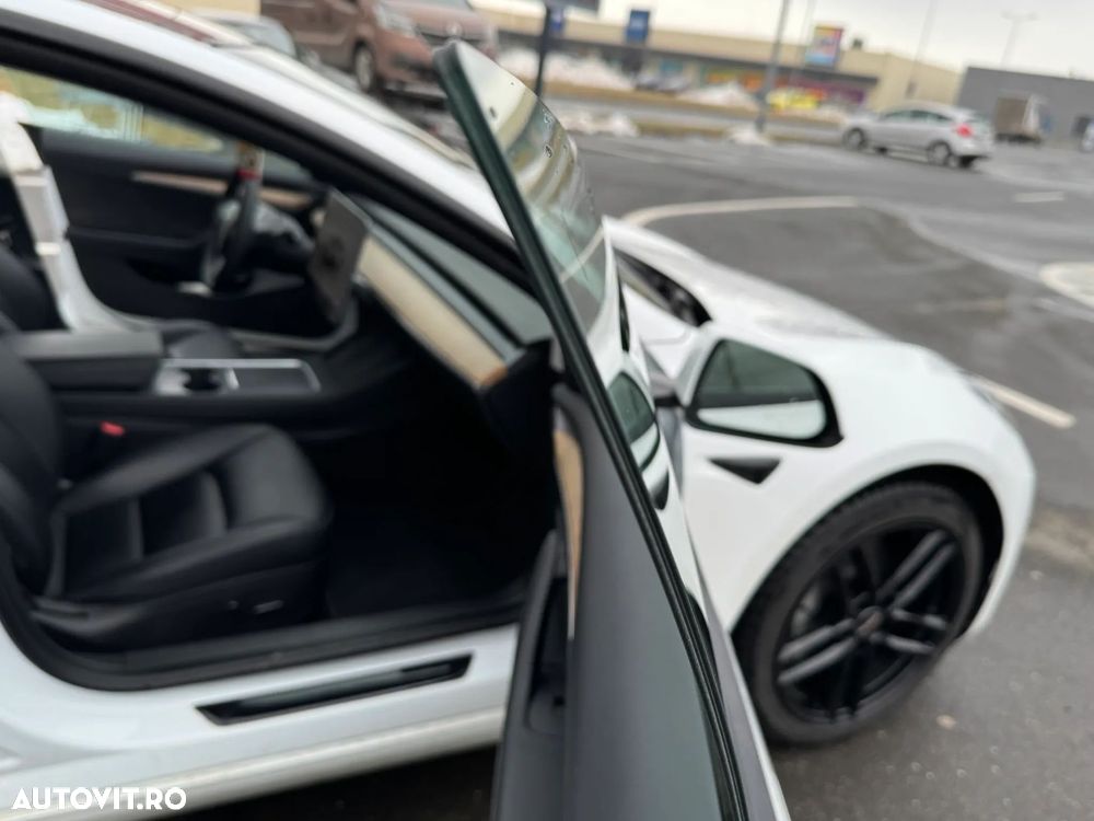 Tesla Model 3 - 11