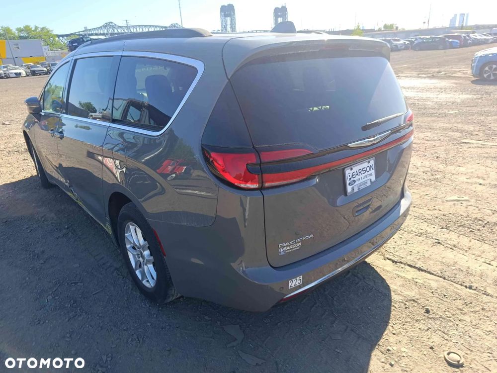 Chrysler Pacifica - 25