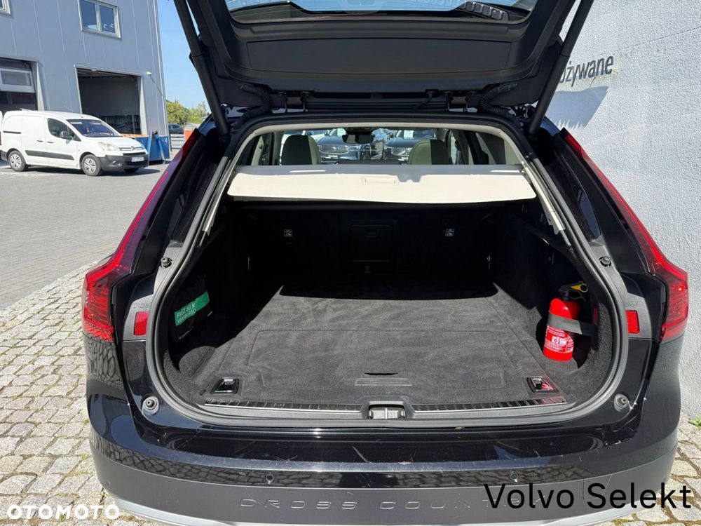 Volvo V90 Cross Country - 37