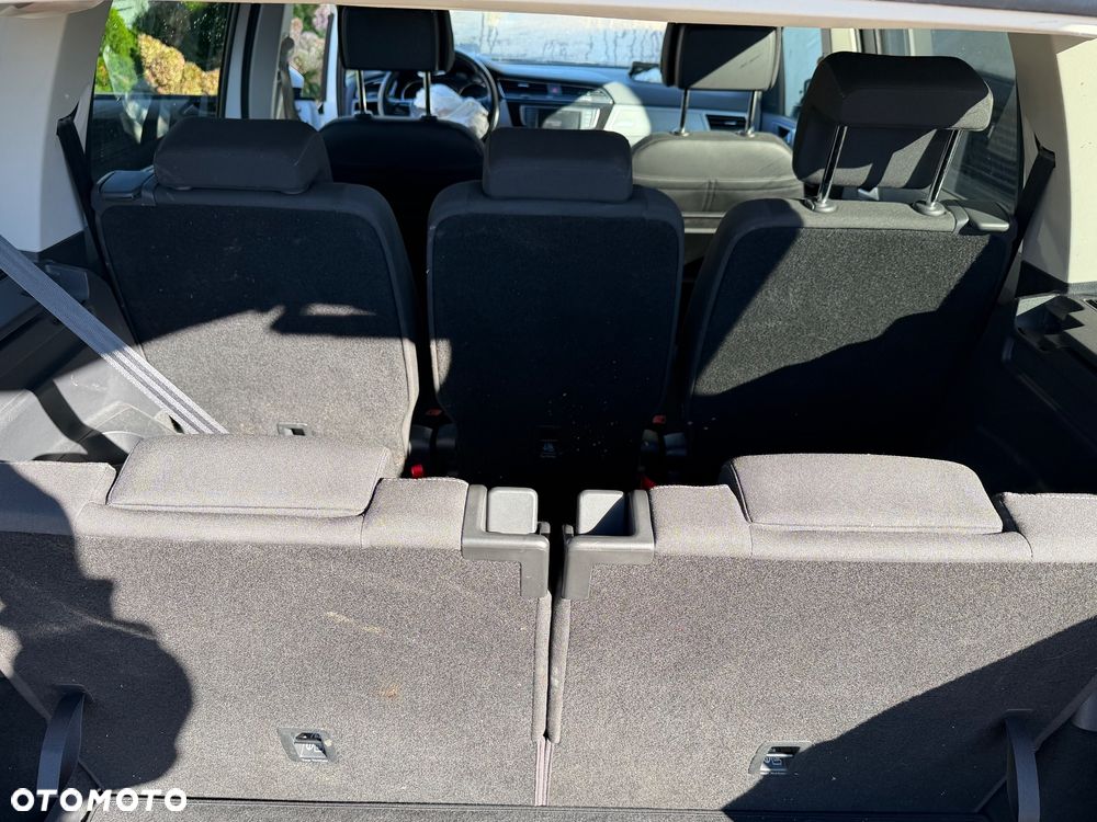 Volkswagen Touran - 11