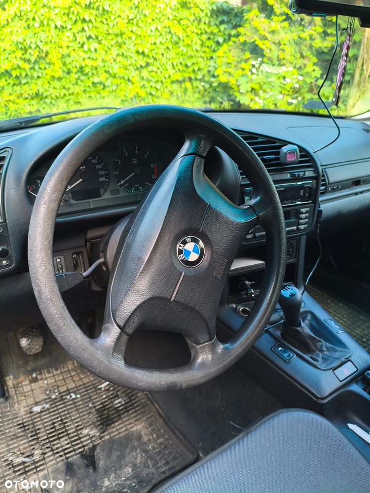 BMW Seria 3 318i - 4