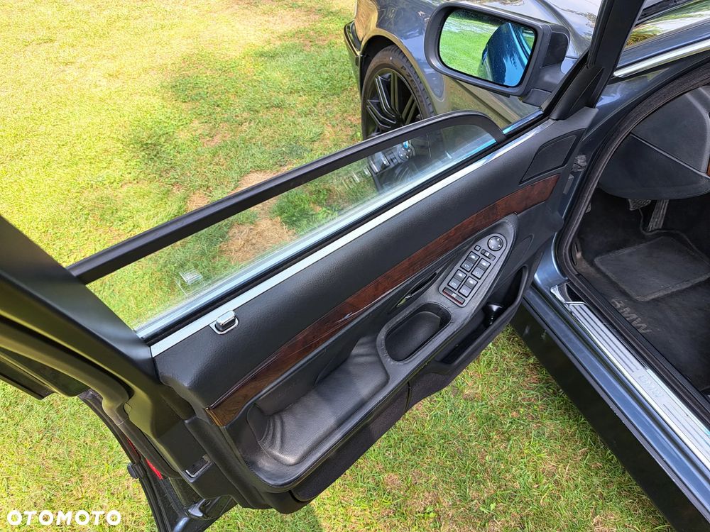 BMW Seria 7 - 17