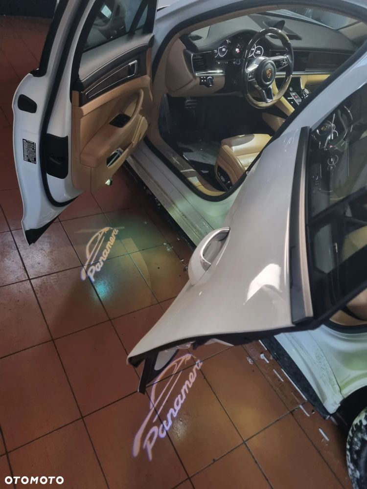 Porsche Panamera 4 - 32
