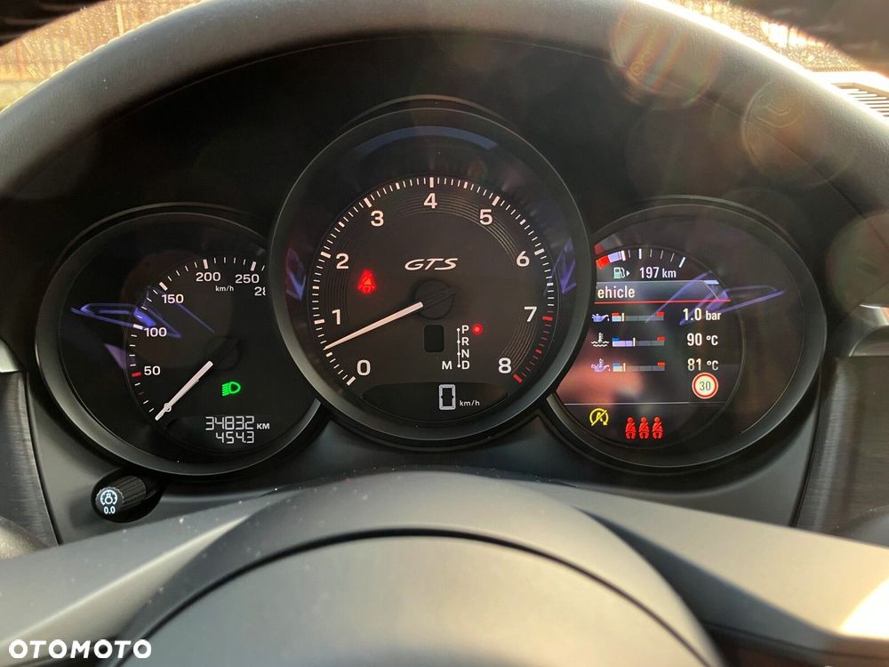 Porsche Macan - 24