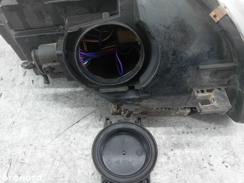LAMPA PRZÓD LEWA XENON AUDI A4 B7 - 8