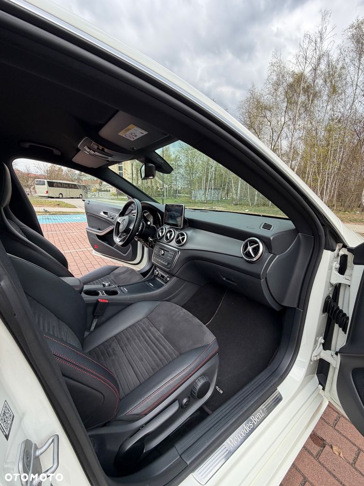 Mercedes-Benz CLA 200 7G-DCT AMG Line - 17