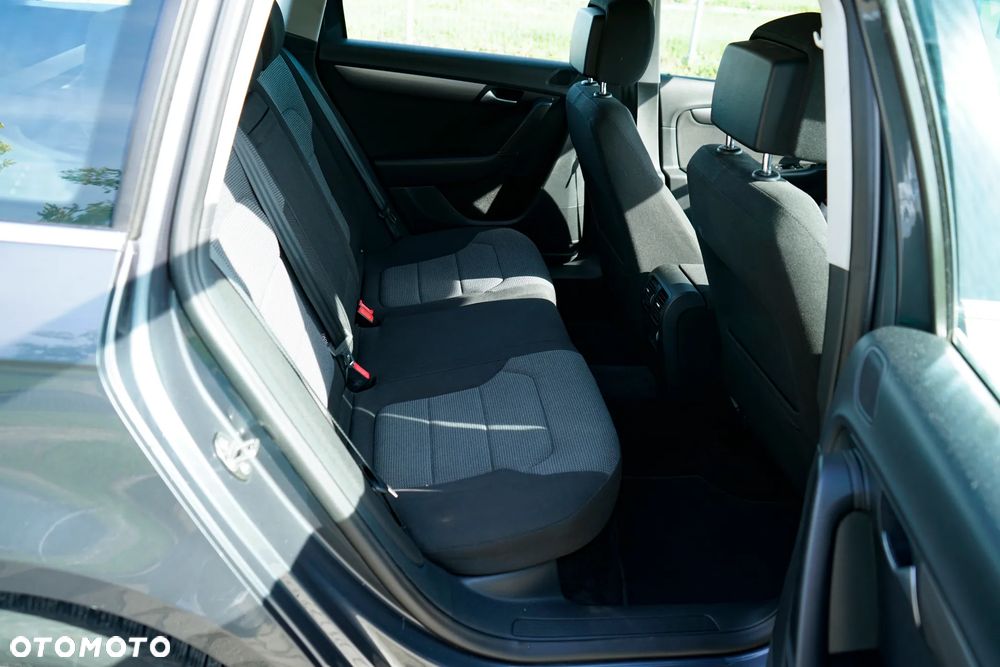 Volkswagen Passat 1.6 TDI Comfortline - 20