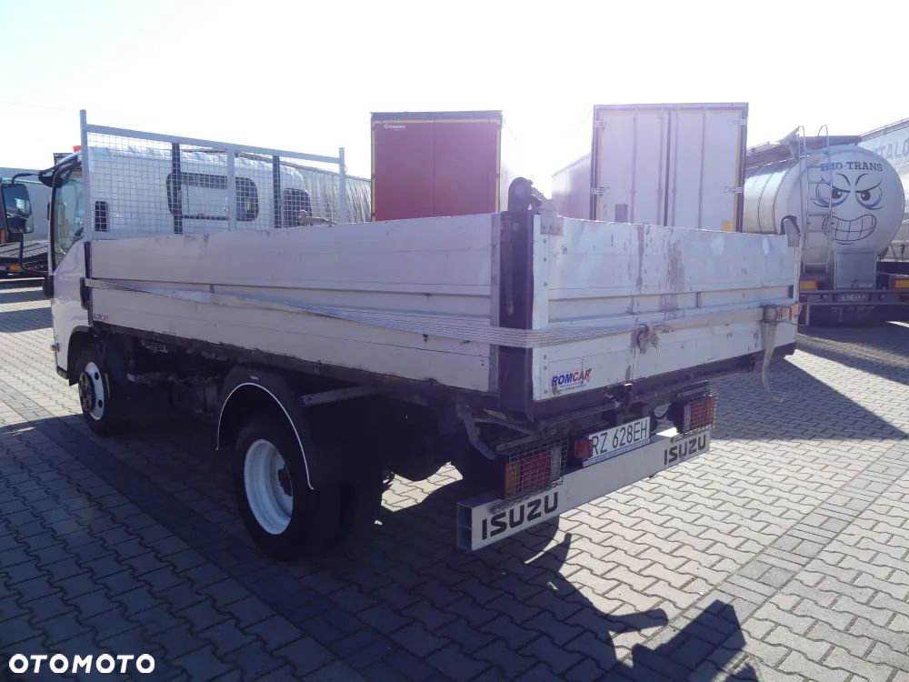 Isuzu M27 - 3