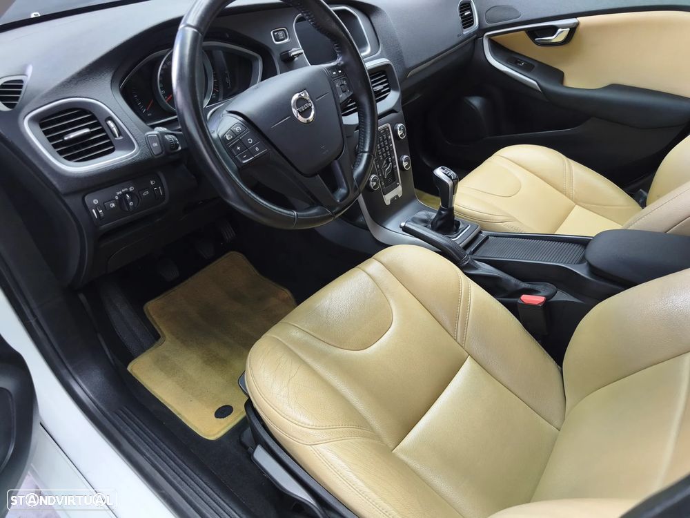 Volvo V40 2.0 D2 Momentum Eco - 7