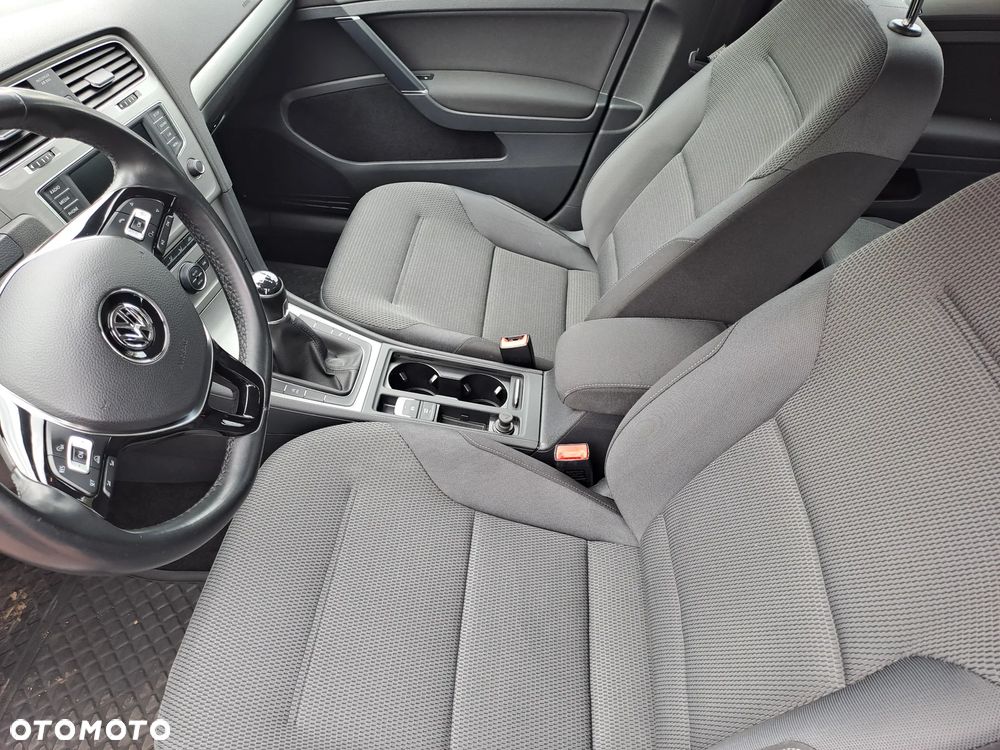 Volkswagen Golf - 8