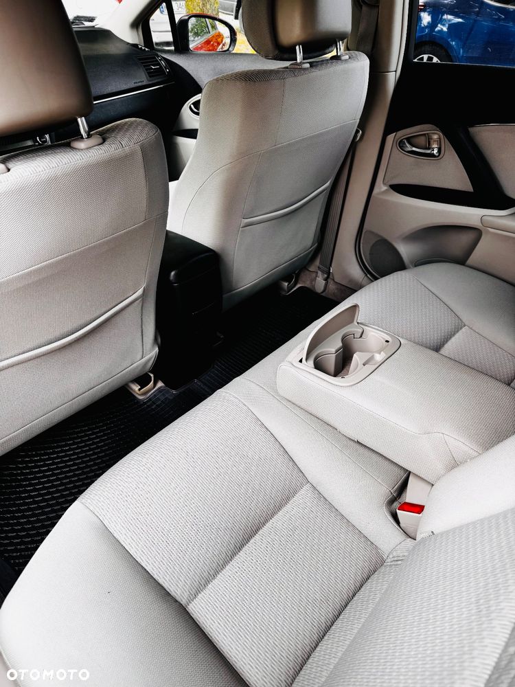 Toyota Avensis 2.0 Sol plus EU5 MS - 12