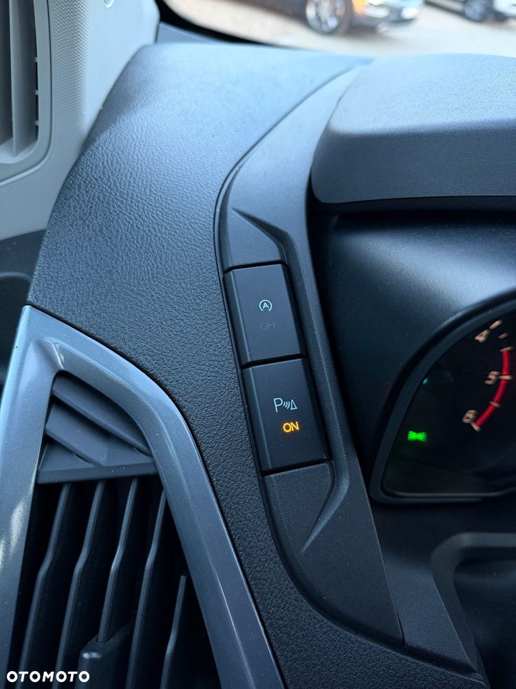 Ford Tourneo Custom - 13