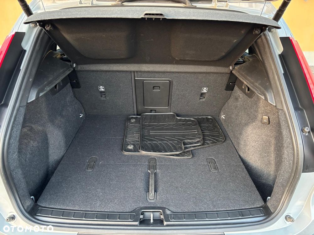 Volvo XC 40 B3 Plus Dark - 11