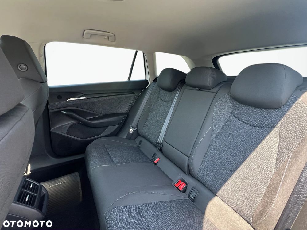 Skoda Superb 2.0 TDI SCR Essence DSG - 14