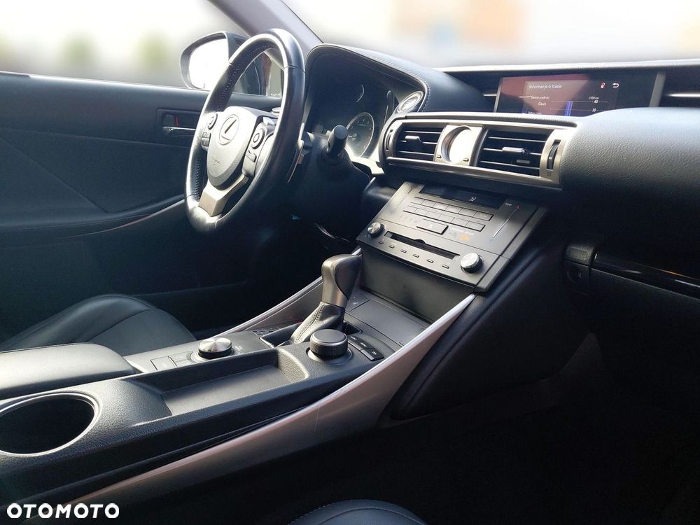 Lexus IS 200t Elite - 11