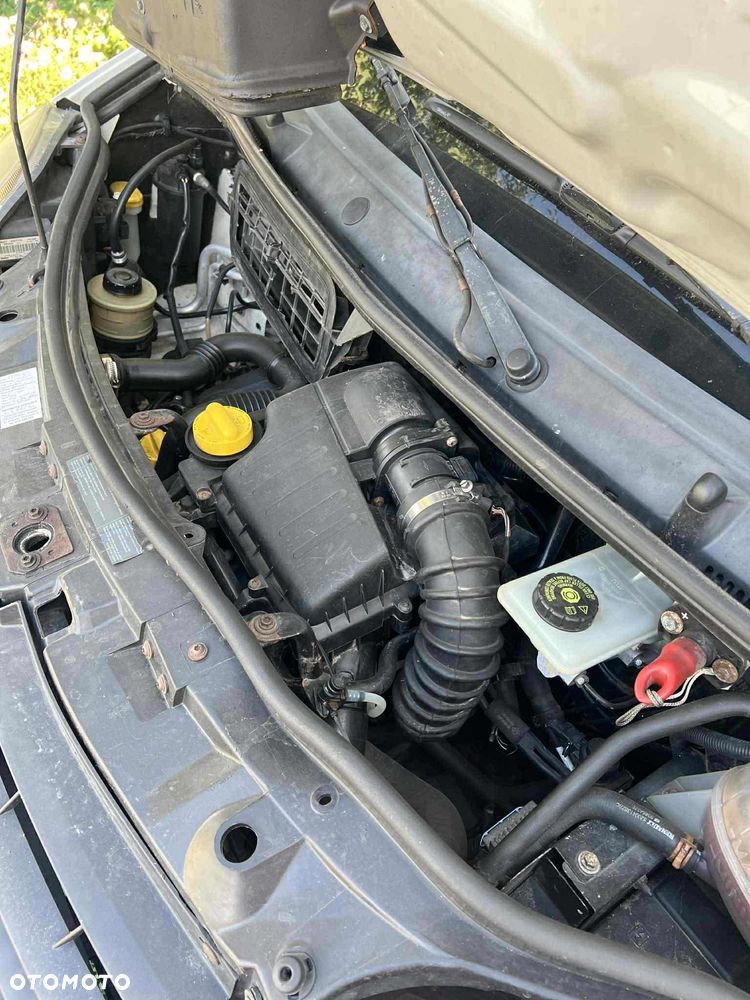 Renault Trafic 2.0 dCi 115 FAP Combi L2H1 - 11