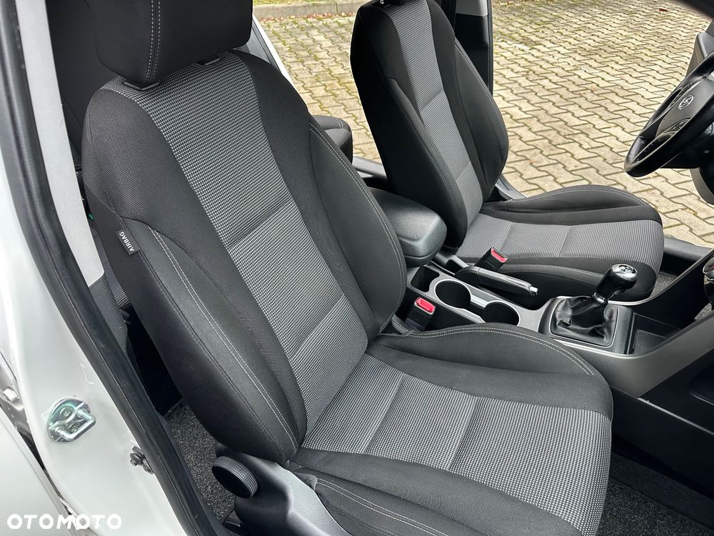 Hyundai i30 blue 1.6 GDI Passion - 17