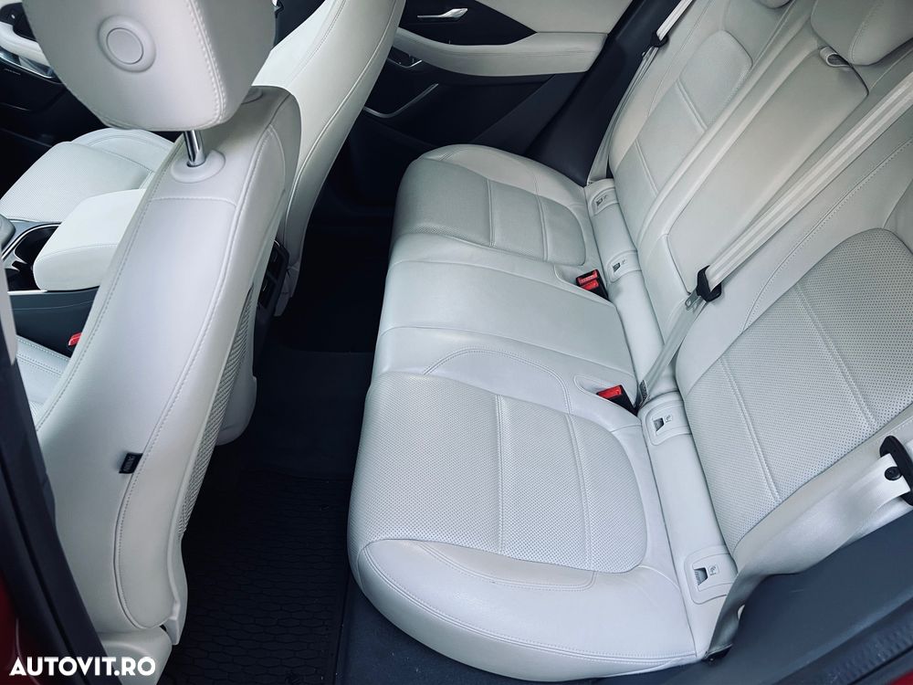 Jaguar E-Pace P200 AWD SE - 25