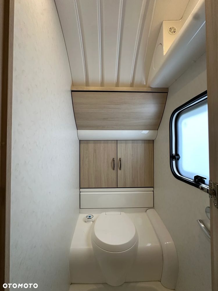 Hobby 460 UFE DE LUX EDITION z napędem i markizą pompowaną. - 36