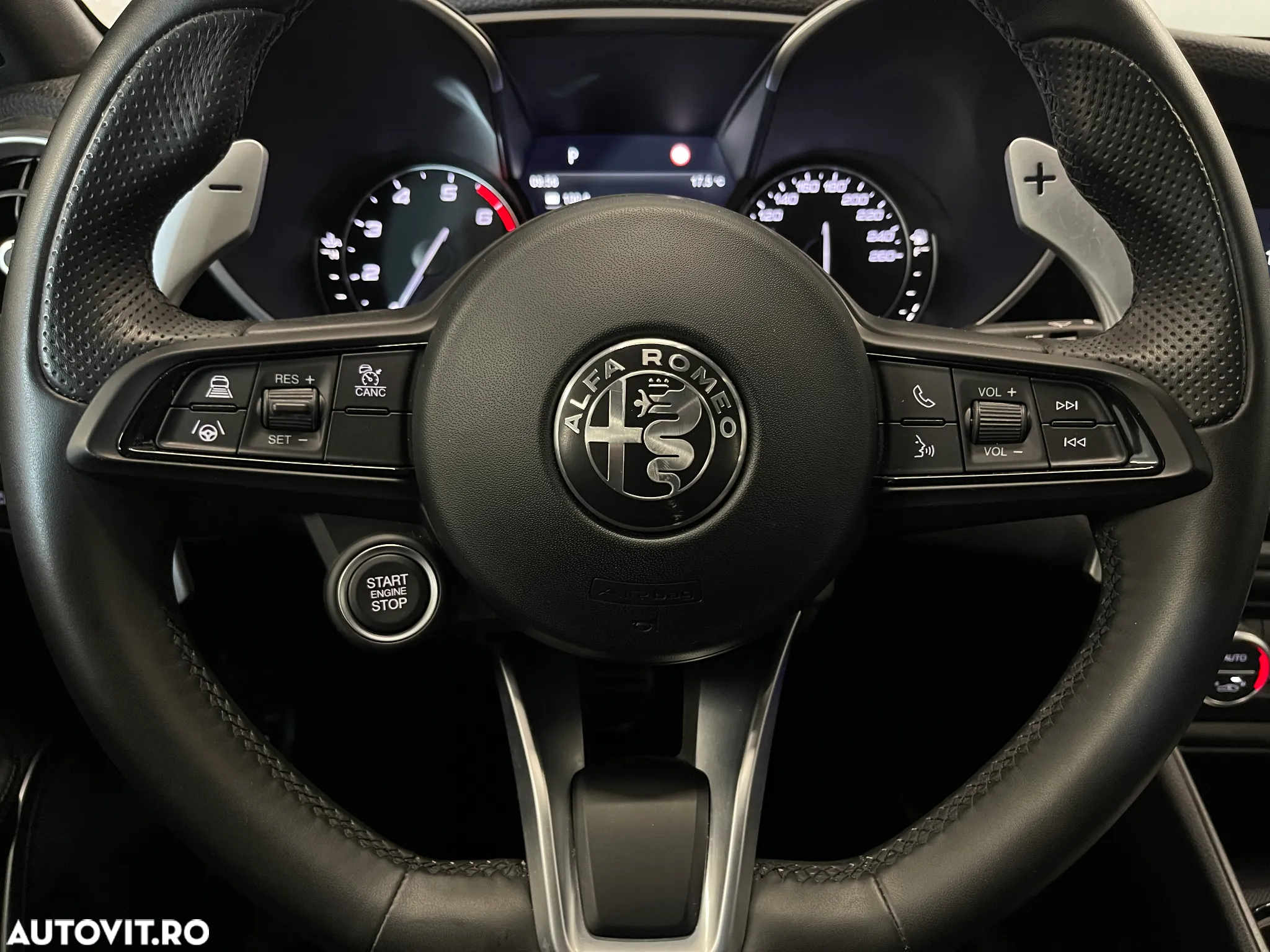 Alfa Romeo Giulia 2.0 Turbo 16V AT8-Q4 Veloce - 24