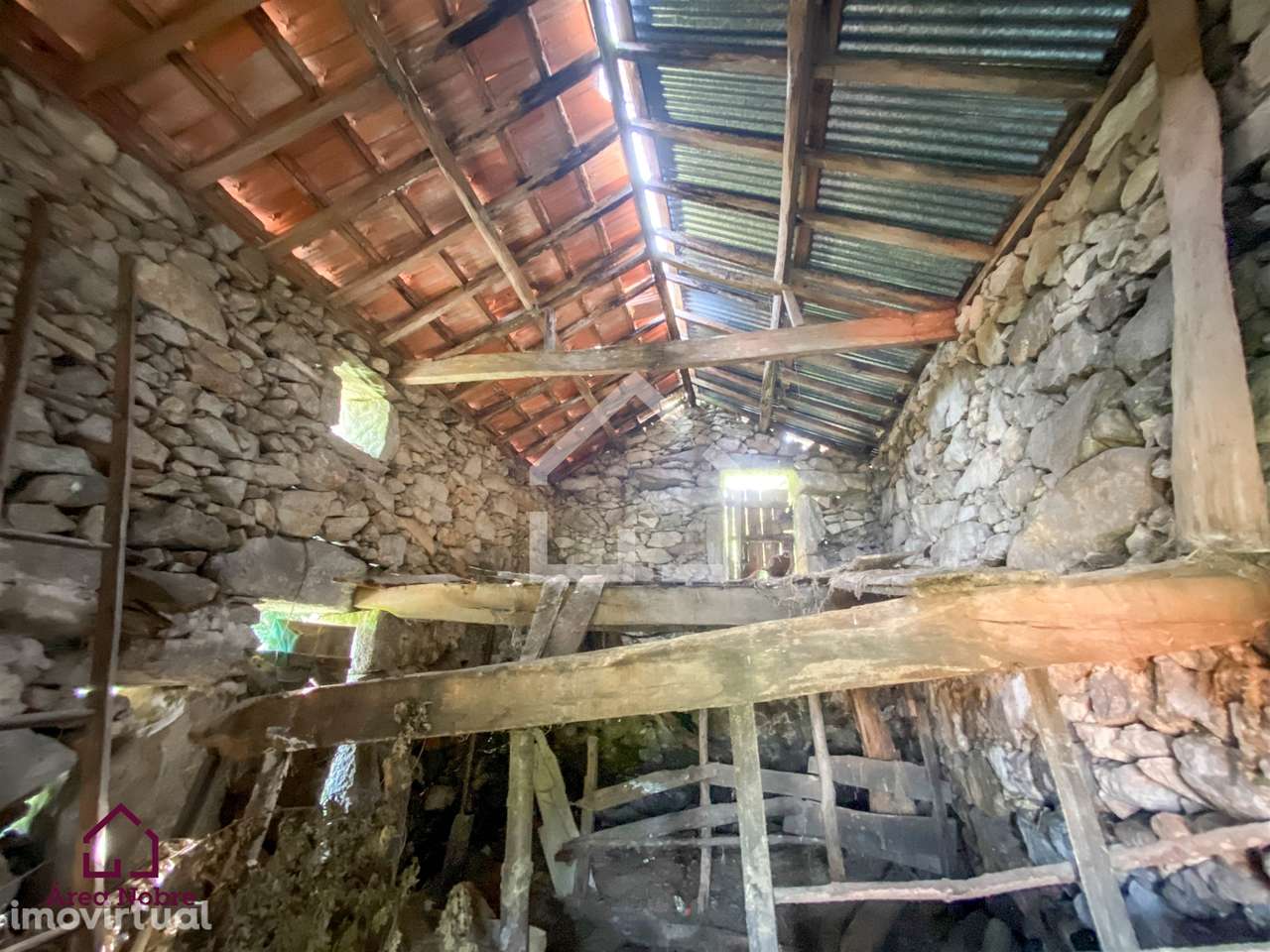 Terreno Urbano c/Casa de Arrumos - Grande imagem: 4/5